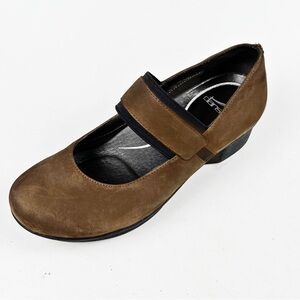 Dansko Womens Brown Suede Mary Janes Sz 7